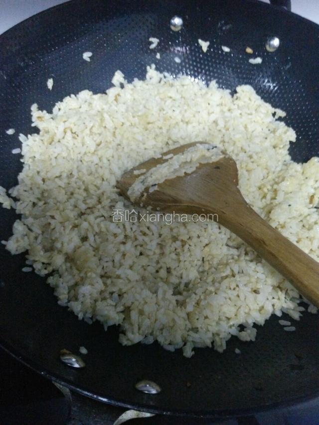 炒到米饭都成一颗一颗的状态