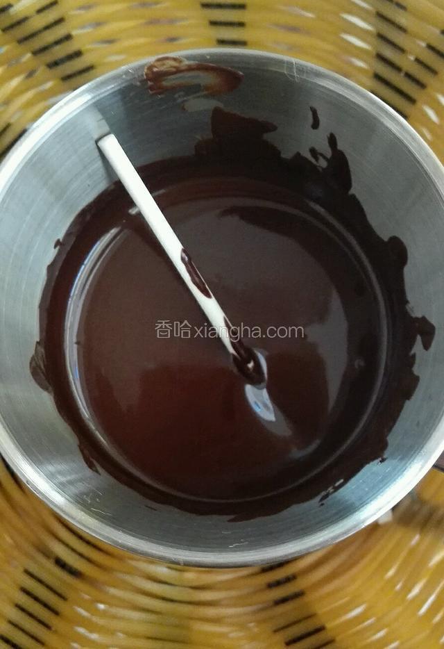 待黑巧完全融化