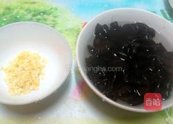 排骨蒸木耳的做法图解2