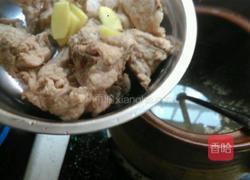 猪尾巴煲花生汤（砂锅版）的做法图解3