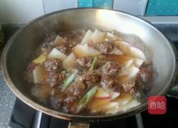 牛肉丸子氽萝卜的做法图解4