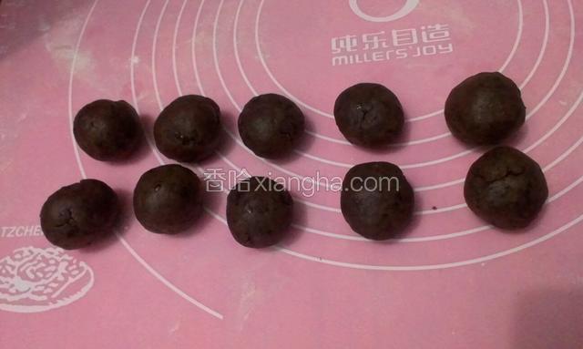 这时把豆沙也分成十等分