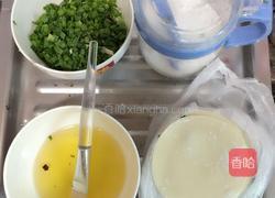 葱油饼的做法图解1