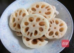 猪脚莲藕汤的做法图解3