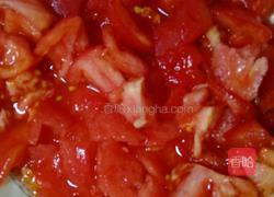 西红柿炒豆腐皮的做法图解1