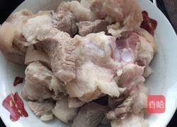 猪蹄花生枸杞汤的做法图解3