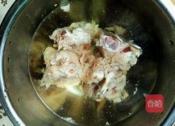 姬松茸煲排骨的做法图解1