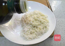 鲜虾砂锅粥的做法图解1