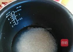 红烧肉焖饭的做法图解1