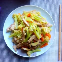 猪肉炒花菜胡萝卜的做法[图]