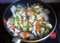 猪肉炒花菜胡萝卜的做法图解10