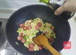 蒜肠炒玉米的做法图解3