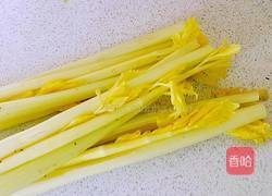 凉拌马家沟芹菜的做法图解1