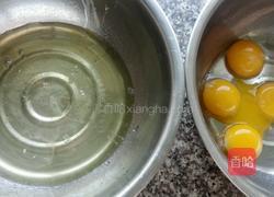 草莓蛋糕卷的做法图解1