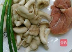 鸡菇瘦肉汤的做法图解1