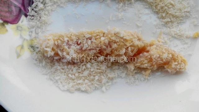 最后蘸满面包糠。