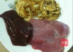 百合核桃瘦肉粥的做法图解1