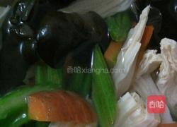 木耳腐竹拌蔬菜的做法图解6