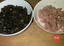 皮蛋瘦肉木耳菜粥的做法图解1
