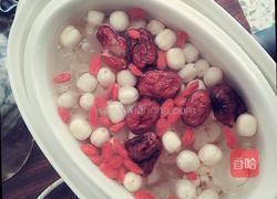 银耳莲子红枣羹的做法图解3