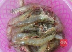 蒜蓉粉丝蒸虾的做法图解1
