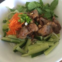 越式猪肉干拌米粉的做法[图]