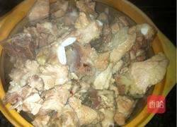 排骨玉米莲藕汤的做法图解3