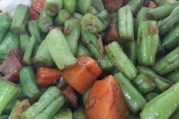 架豆王炒香肠胡萝卜