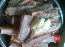 烧肉炒莴笋的做法图解1