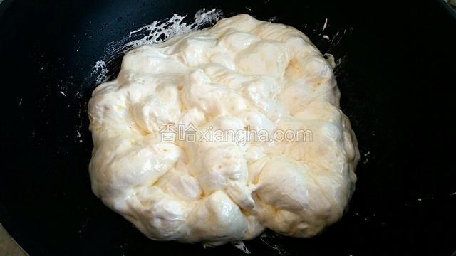 搅拌至棉花糖完全融化。