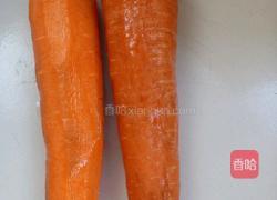 胡萝卜汁手擀面的做法图解1