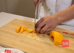 南瓜豆豉蒸鸡丁的做法图解1