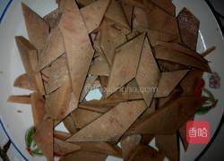 青椒蒜苔炒香肠的做法图解1