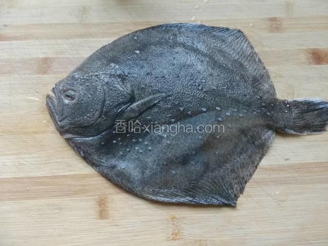 多宝鱼一条打理干净。
