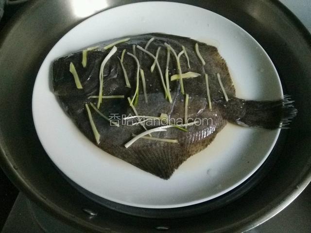 冷水入锅水开后计时蒸7~8，虚蒸2分钟左右出锅。