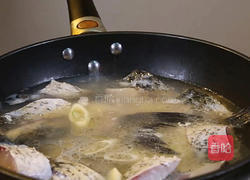 垮炖鲜鱼豆腐的做法图解5