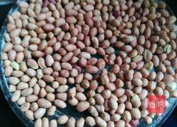 挂霜花生的做法图解1