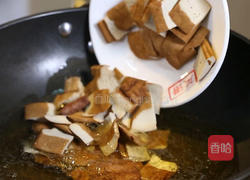 香干炒腊肉的做法图解4