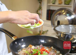 香干炒腊肉的做法图解5