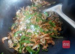油爆青椒干虾的做法图解5