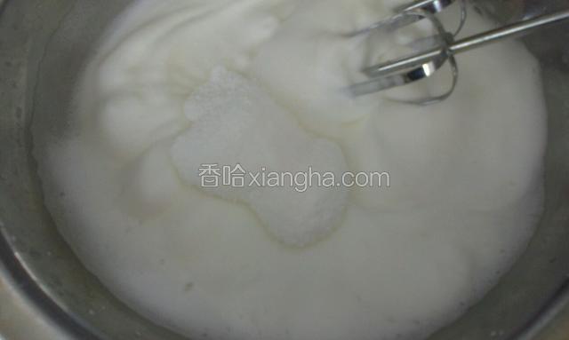 继续打到出现花纹，第二次放糖