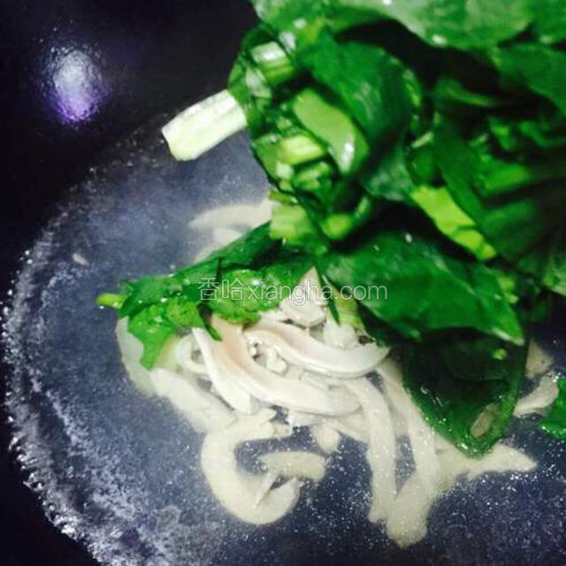再加入菠菜