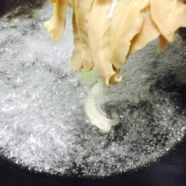 加入准备好的猪腰