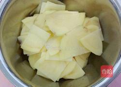 剁椒土豆片的做法图解1