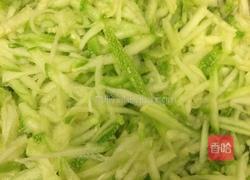 西葫芦鸡蛋锅贴的做法图解2