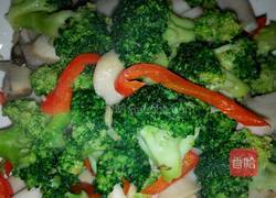 杏鲍菇炒西兰花的做法图解7