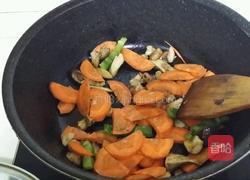 土豆片炒大辣椒的做法图解5