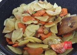 土豆片炒大辣椒的做法图解6