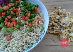 胡萝卜方便面的做法图解4