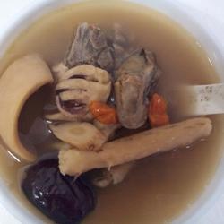 蚝豉墨鱼猪骨汤的做法[图]
